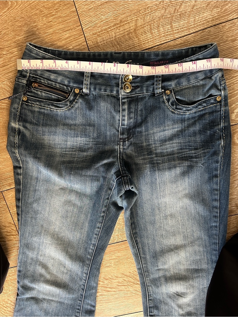 Women's Flare Jeans in Medium Blue Wash - Picture 4 of 11